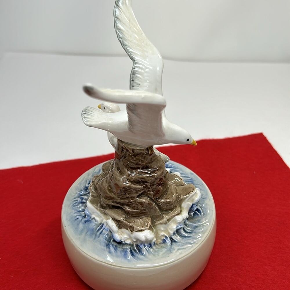 Vintage Otagiri Japan "Misty" Hand Painted Seagulls Music Box - Picture 4 of 10